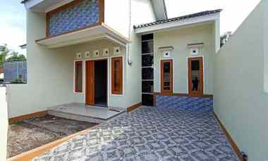 dijual rumah maguwoharjo kec depok kab