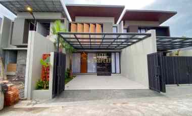 Rumah 2 Lantai Akses Mudah Design Modern di Maguwoharjo