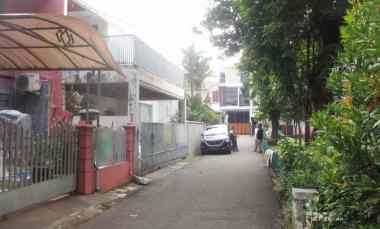 Duren Sawit Jual Rumah Depan Taman dekat Univ Dharma Persada