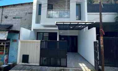 Rumah 2 lantai Bonus Swimming Pool di Mampang Jakarta Selatan