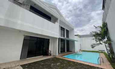 Rumah Mewah Privat Pool di Jakarta Selatan dekat Mall Ambasador