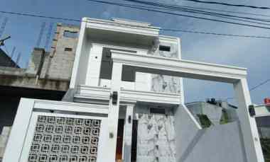 Rumah Mewah Elegan Ada Kolam Renang dekat Citragrand Semarang