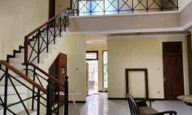 dijual rumah manyar