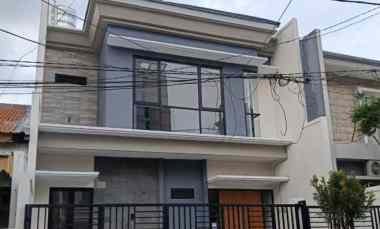 dijual rumah manyar