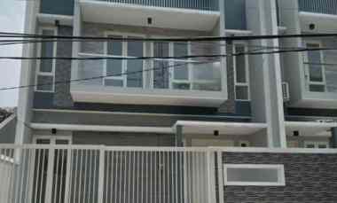 Model Scandinavian, Gress 2Lt Manyar, Jln Utama Komplek Double Way