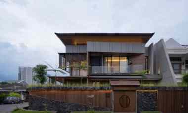 Rumah Manyar Mewah dengan Waterfall dekat Galaxy Mall, Kertajaya, MERR