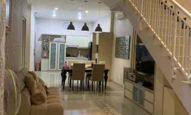 Dijual Rumah Terawat di Manyar Full Furnished Siap Huni