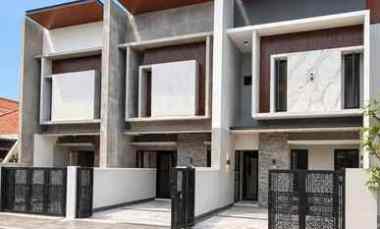 dijual rumah manyar