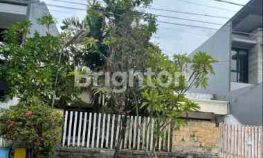 dijual rumah manyar kartika