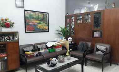 Rumah Lama Terawat Tengah Kota di Manyar Kartika Area Elite