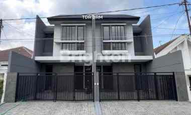 Rumah Baru 2 Lantai, Manyar Kertoadi, Model Minimalis Modern