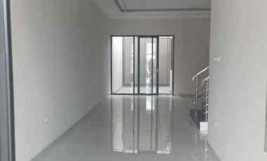 Rumah Gress 2 Lantai Manyar Kertoadi Tengah Kota Surabaya Timur