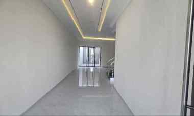 Rumah Manyar Kertoadi New Gress Strategis Minimalis Modern