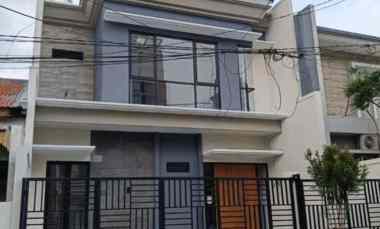 dijual rumah manyar rejo