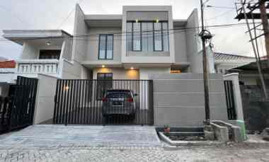 dijual rumah manyar tirto