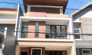 dijual rumah manyar tirto