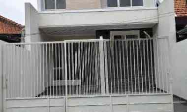 Rumah Gress Minimalis Manyar Tirtoasri Surabaya, 2 Lantai, Nego