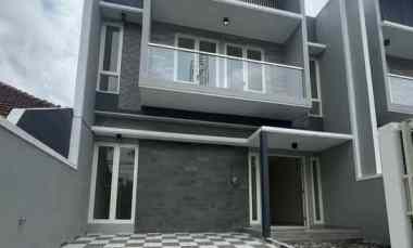 dijual rumah manyar tirtomoyo