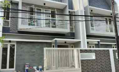 Rumah Gress 2Lt di Jln Utama Komplek Manyar Tirtomoyo Double Way