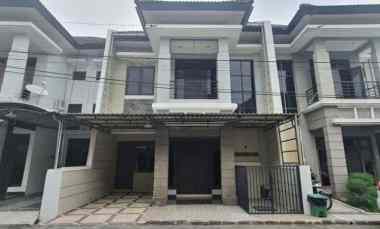 dijual rumah manyar tirtoyoso