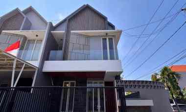 Rumah Dijual di Manyar Tirtoyoso