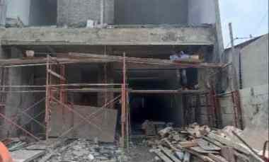 Rumah Gress 2 LT Manyar Tirtoyoso Surabaya Lks Jalan Utama