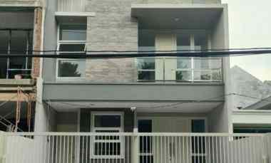 Rumah Manyar Tirtoyoso Surabaya Timur, Bangunan 2 Lt, Kusen Aluminium