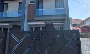 dijual rumah manyar tirtoyoso