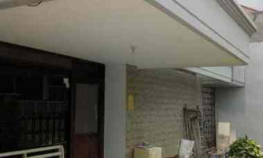 Manyar Tirtoyoso Selangkah ke Gereja Carport 1 Mobil Taman Depan belakang