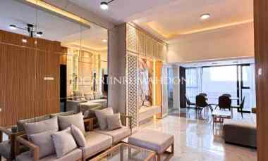 dijual rumah manyar tirtoyoso