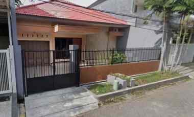 dijual rumah manyar tompotika