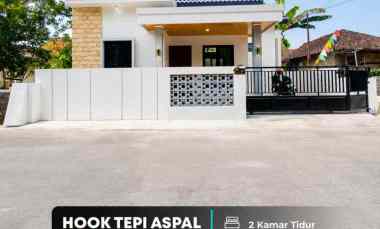 Rumah Baru Hook Siap Huni Tepi Aspal di Barat Puskesmas Seyegan