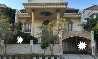 Rumah Mewah Classic di Jalan Kembar Margorejo Indah Free Interior
