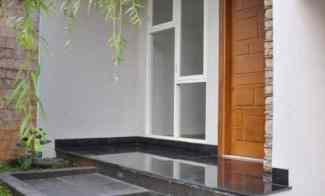 dijual rumah mayestik