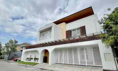 dijual rumah mewah di komplek graha mas kota surabaya