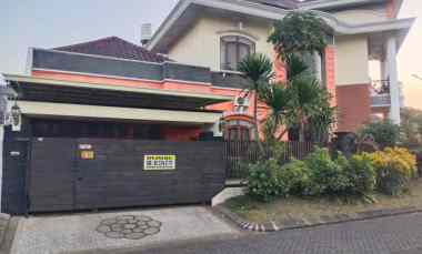 Dijual Rumah Mewah Hook di Istana Dieng