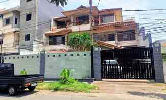 Dijual Rumah Mewah Kawasan Bisnis di Surabaya