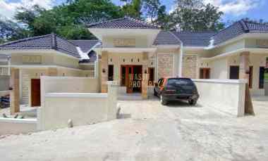 Rumah Dijual di Moyudan