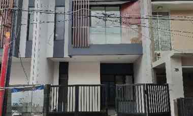 dijual rumah mulyosari