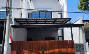 Rumah 2 Lt sudah Shm, Semi Furnish - Siap Huni di Mulyosari Utara