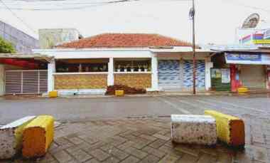 Rumah Pakis Strategis dekat SMA Gema, Ciputra World, Mayjen Sungkono