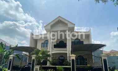 dijual rumah pakuwon city