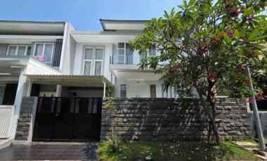dijual rumah pakuwon city