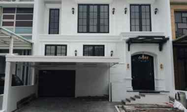 dijual rumah pakuwon indah