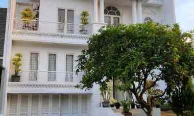 Rumah Classic Full Furnish Mewah di Villa Bukit Regency Pakuwon Indah