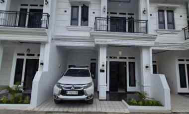dijual rumah pancoran mas depok