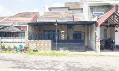 dijual rumah park royal regency