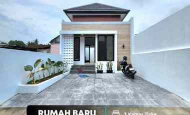 Rumah Baru 3 Kamar Tepi Aspal dekat Pasar Sleman, 1 km ke jl. Magelang