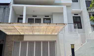 Dijual Rumah Cantik 3 Lantai di Pasir Impun Mandalajati Kota Bandung