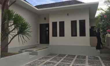 dijual rumah pecatu graha komplex yudistira